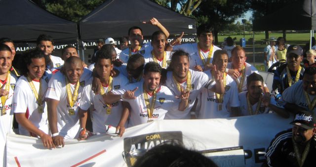Hugo Ramirez con el Alliance campeones copa alianza 2011